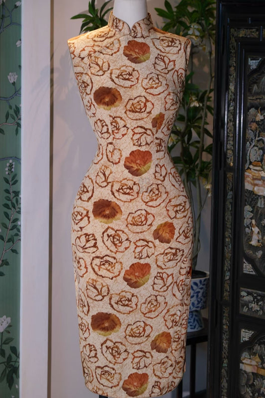 客定结缘- 茶褐色玫瑰印花修身中長款棉麻旗袍 / Sold Out- Midi-Length Fitted Qipao in Sepia Rose Print Cotton-Linen Blend