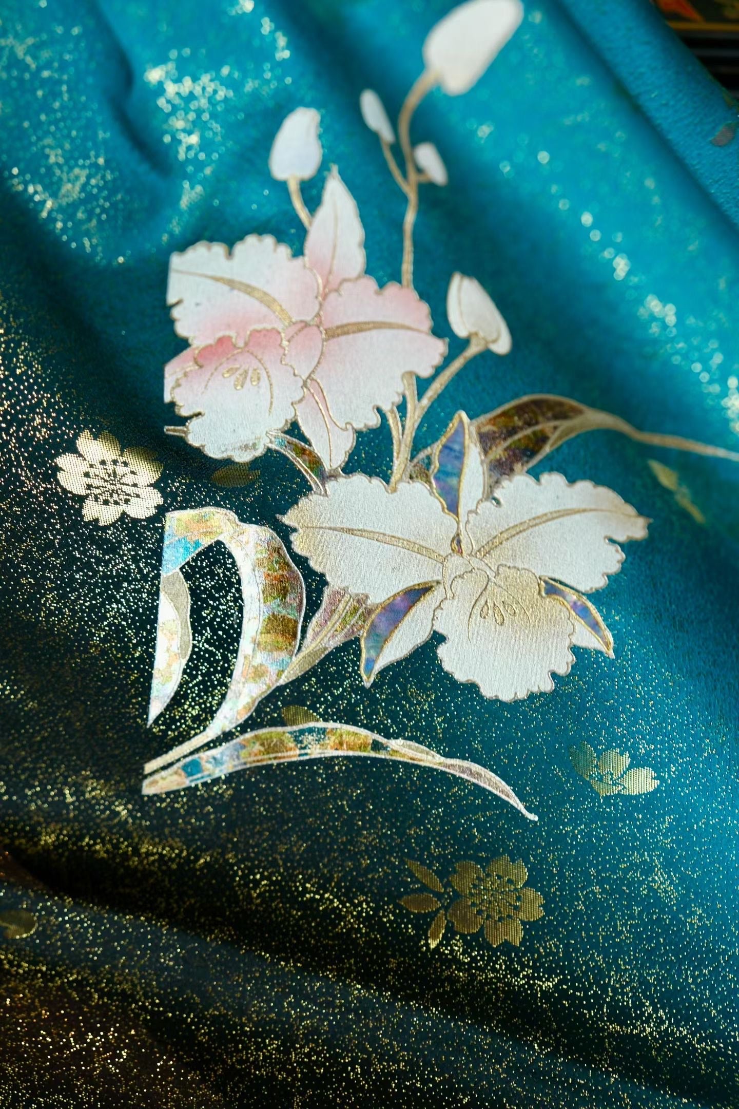 布料名 - 夜海螺光 / Fabric Name - Abyssal Raden Orchid