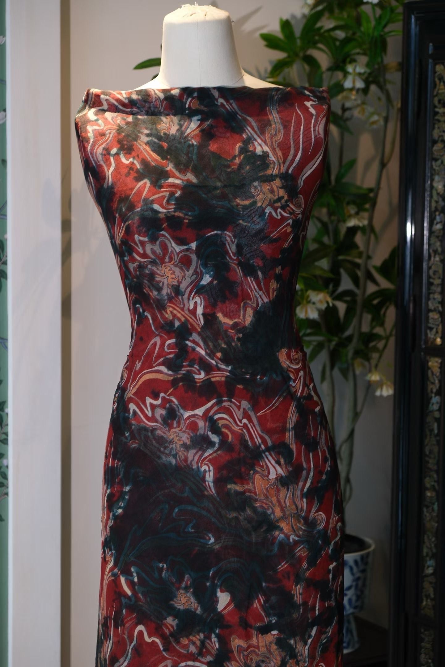 布料名 - 炽焰流光绡 / Fabric Name - Blazing Fluid Silk