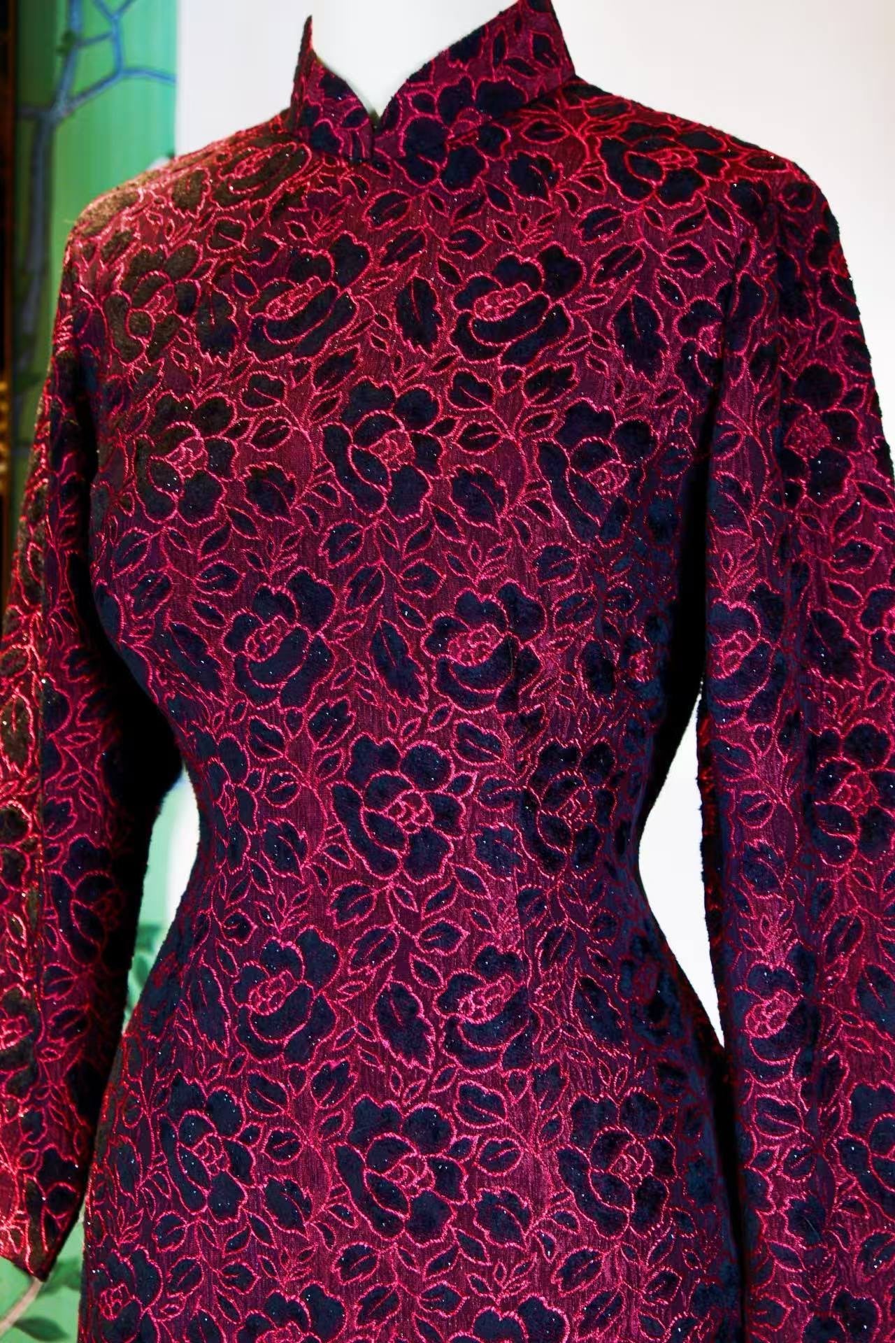 60年代 - 香港产玫瑰提花织金古董旗袍 | 1960s - A Vintage Hong Kong Cheongsam with Rose Jacquard and Gold Brocade