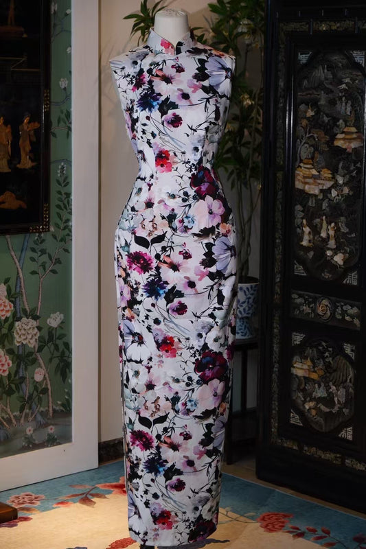 客订结缘 - 《夜色漫舞：水漾繁花倾城曲》| Customized Design - "The Watercolour Bloom: Night Garden Gala Qipao"