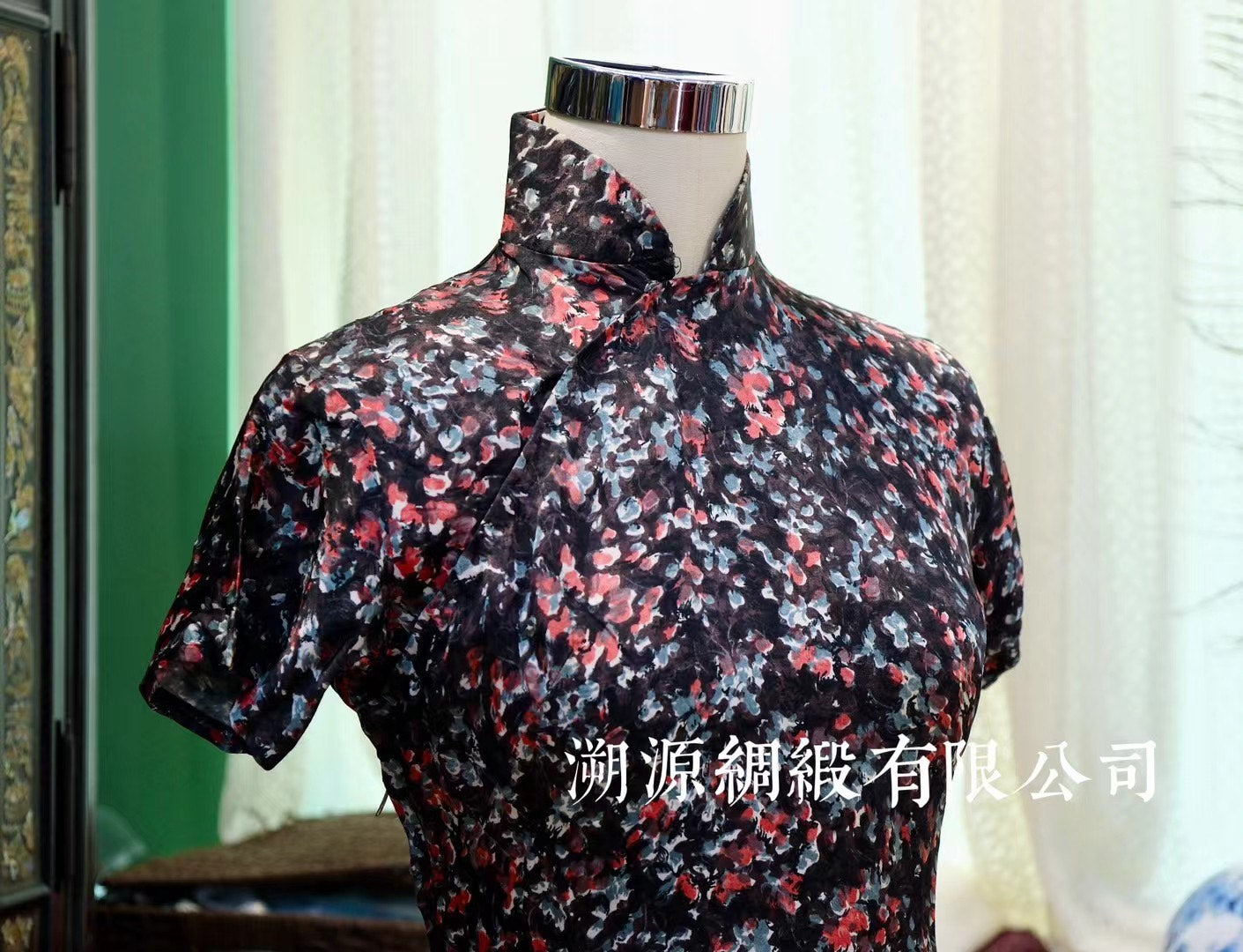 50年代 -【馆藏级珍稀·1950s 大陆产】夜色踏雪寻梅油画风格古董旗袍 | 1950s - 【Curatorial Grade Rarity · 1950s Mainland China】Ink Night Plum Oil Painting Antique Qipao