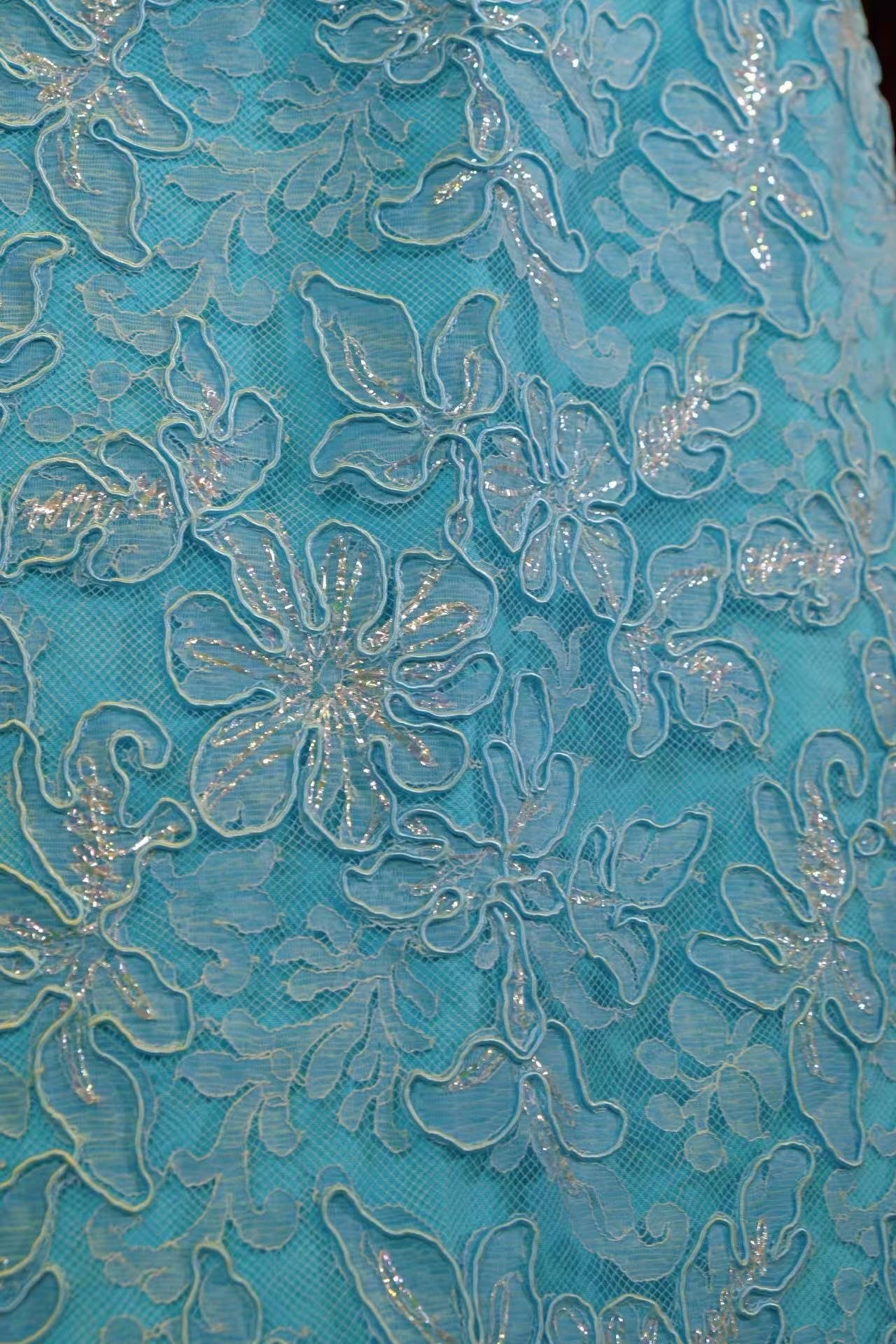 Vintage钉珠礼服 - 海上花列传：六十年代香港织金钉珠古董裙 | Vintage Beaded Dress - Flowers of the Haunted Sea: 1960s Hong Kong Vintage Gowns with Gold Brocade and Hand-Beading