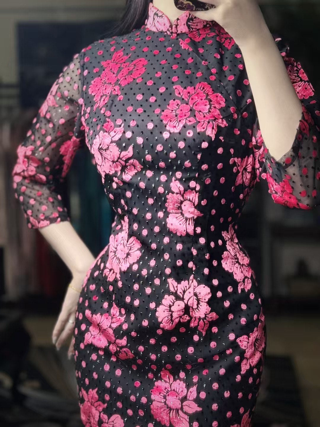 60年代 - 六零年代・桃粉繁花・織金波點・燒花絲絨古董港式旗袍 / 1960s - The Sixties Pink Bloom - Gold-Woven Polka Dots - Burnout Velvet Antique Hong Kong Qipao