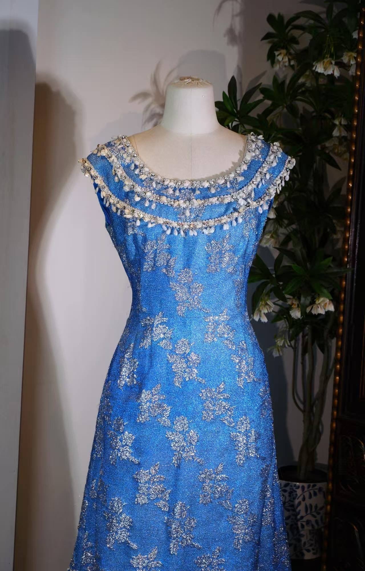 Vintage钉珠礼服 - 海上花列传：六十年代香港织金钉珠古董裙 | Vintage Beaded Dress - Flowers of the Haunted Sea: 1960s Hong Kong Vintage Gowns with Gold Brocade and Hand-Beading