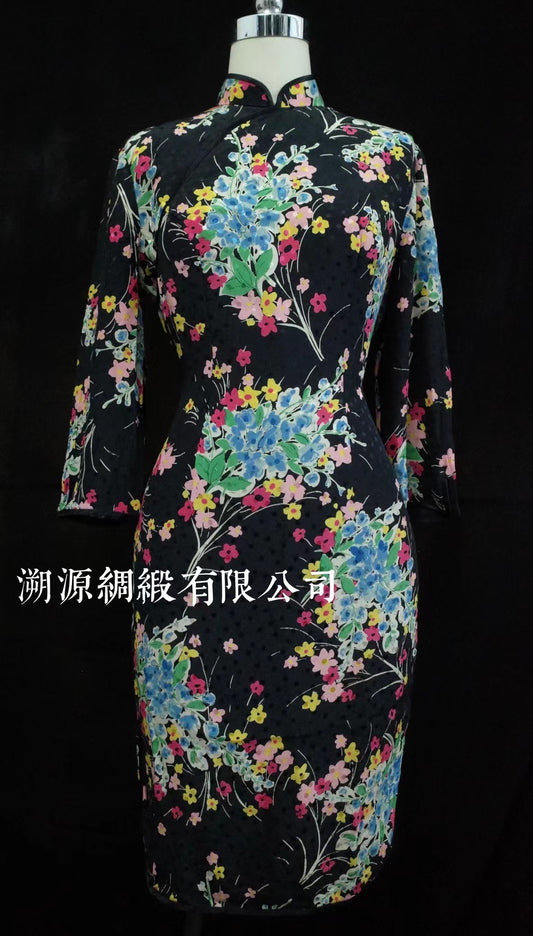 60年代 - 港式波点暗纹印花 雪纺纱多色花束 中长袖 中长款 古董旗袍：【摩登花语】| 1960s - Hong Kong Style Polka Dot Textured Print Chiffon Multi-Color Floral Bouquet Mid-Length Sleeve Antique Qipao: "Modern Bloom"