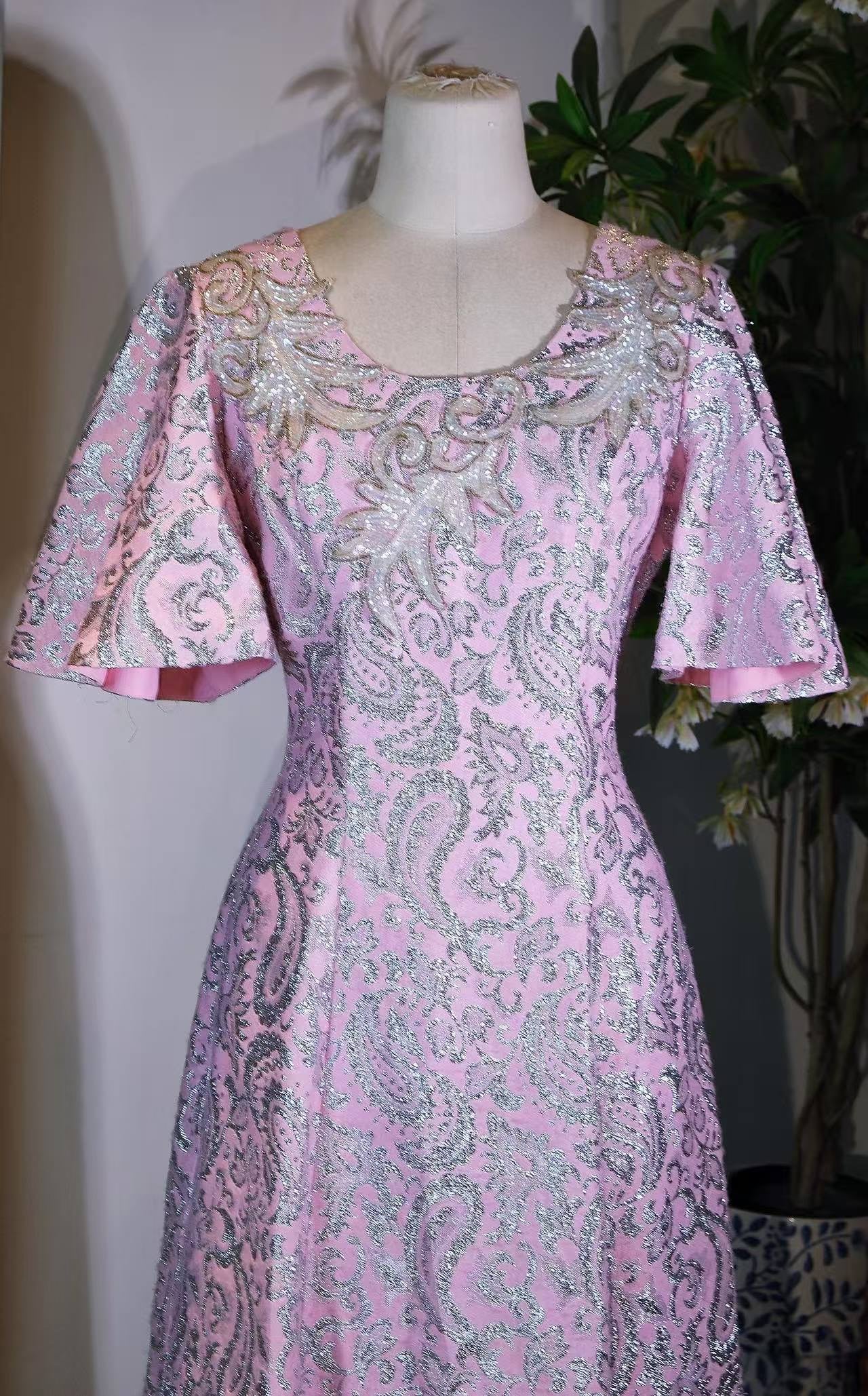 Vintage钉珠礼服 - 海上花列传：六十年代香港织金钉珠古董裙 | Vintage Beaded Dress - Flowers of the Haunted Sea: 1960s Hong Kong Vintage Gowns with Gold Brocade and Hand-Beading