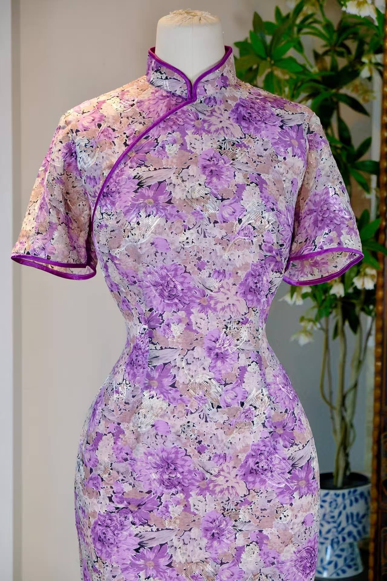 60年代 - 星点落英·六十年代台湾雪纺提花银线郁金香暗纹古董旗袍 | 1960s - Stardust Petals: A 1960s Taiwanese Vintage Cheongsam with Chiffon Jacquard, Silver-Thread Tulip Motif