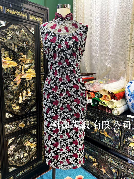 60年代 - 香江风华：60年代 梅子织银刺绣蕾丝挖肩无袖古董港式旗袍 | 1960s - A Stunning Vintage 1960s Hong Kong Style Qipao/Cheongsam with Plum and Silver Embroidered Lace, Illusion Neckline, and Sleeveless Cut