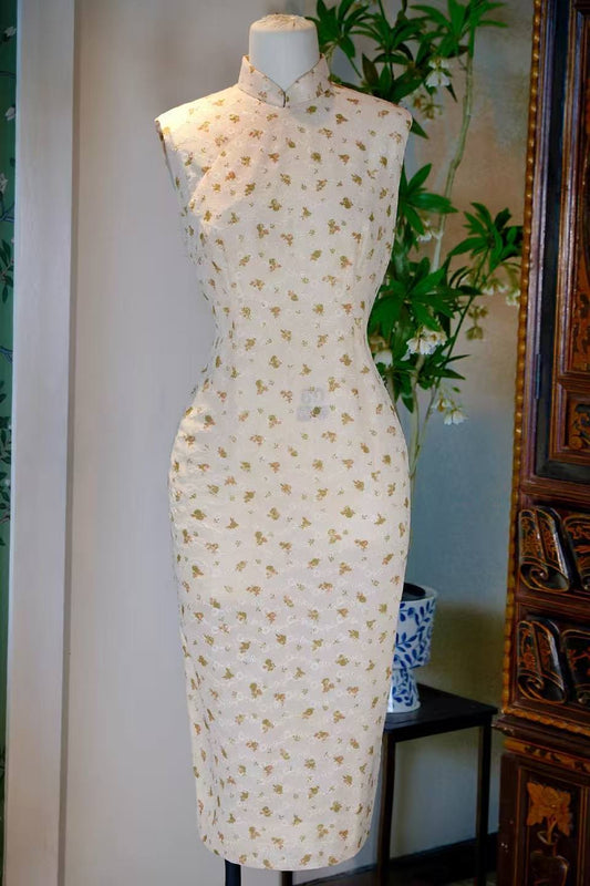 60年代 - 香港产纯棉机器刺绣印花旗袍：凝驻东方美学的时光标本 | 1960s - A Time Specimen of Oriental Aesthetics: A Vintage Hong Kong Pure Cotton Machine-Embroidered Cheongsam