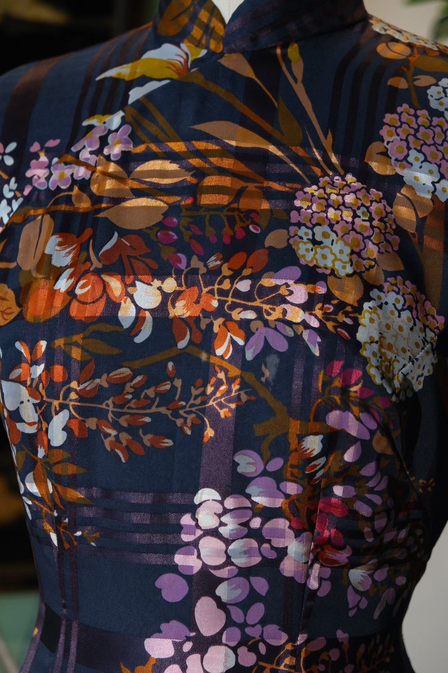 60年代 - 夜幕花园・繁花菱格纹薄纱・月下暗香古董港式旗袍 / 1960s - Midnight Garden: Floral Diamond Mesh Sheer Vintage Hong Kong Qipao