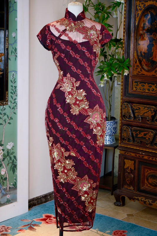 客定结缘 -《幻境之光》：私人高级定制透视领亮片蕾丝礼服旗袍 | Customized Design - "The Light of Illusions": A Bespoke Illusion-Neckline Sequined Lace Gown Qipao