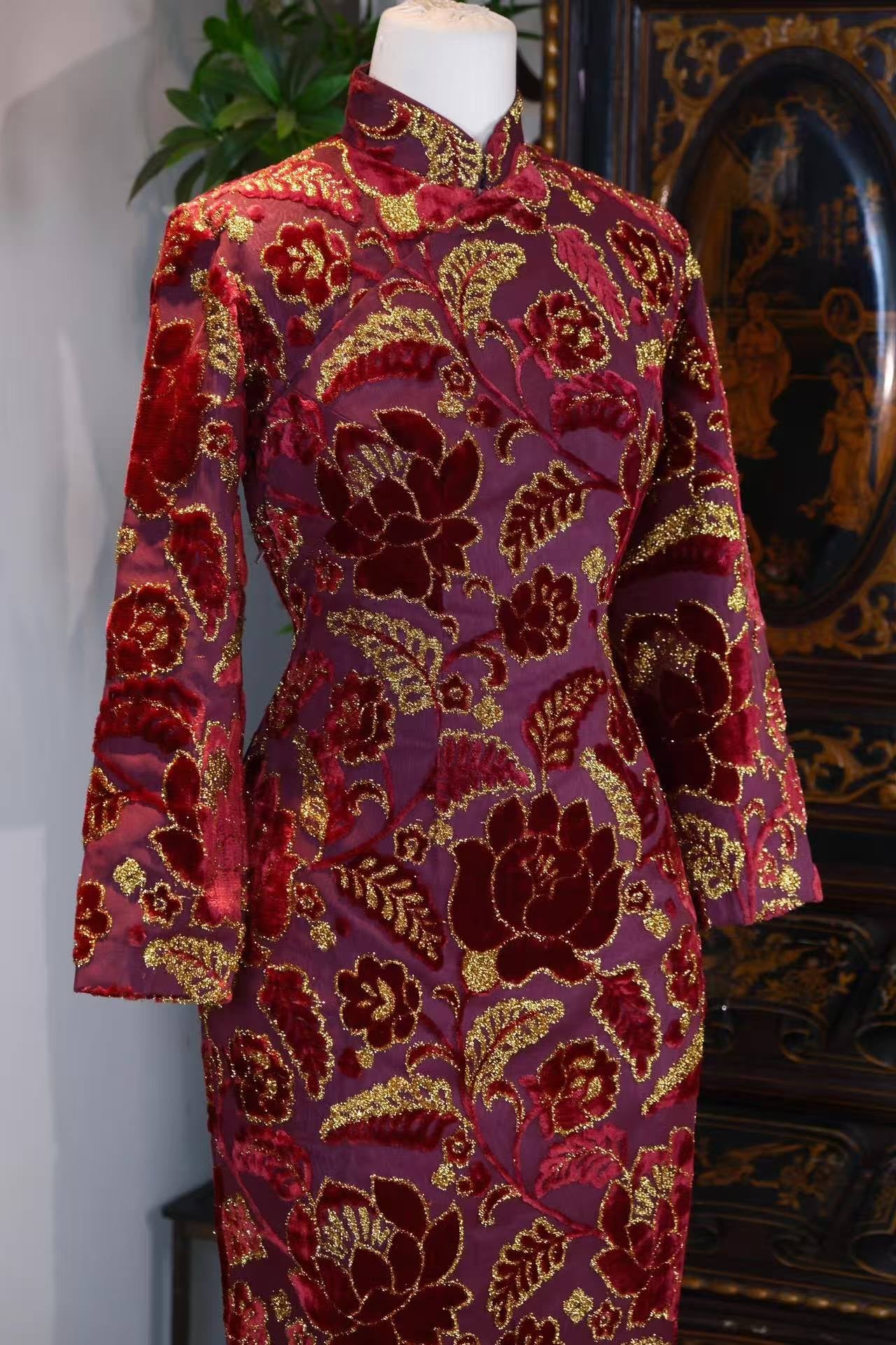 60年代 - 紫金绒影·六十风华——意产织金烧花丝绒古董旗袍 | 1960s - Phantom Purple &amp; Gold: 1960s Italian Gold-Jacquard Burn-out Velvet Antique Qipao