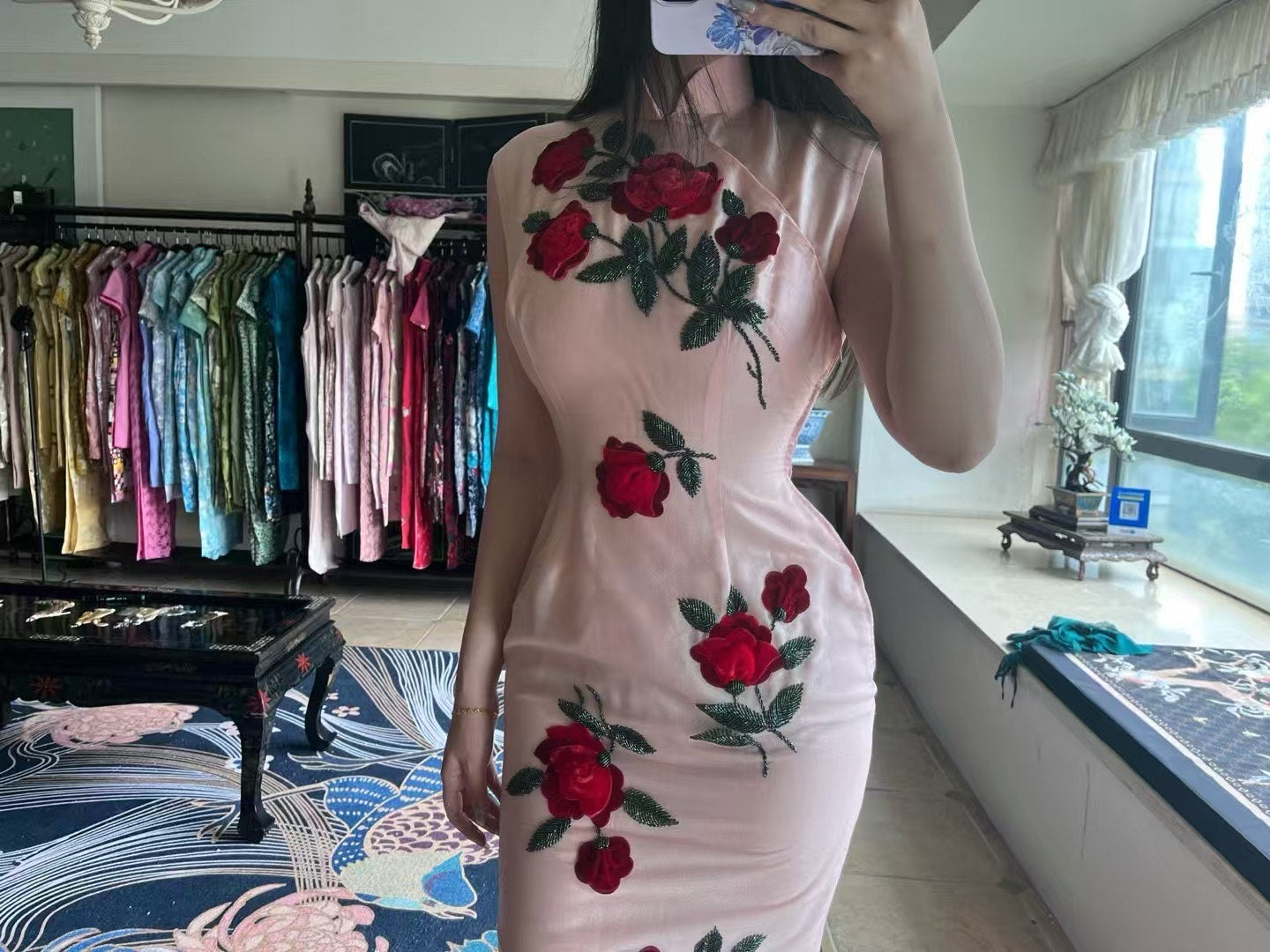 60年代 - 邵氏星光・方心同款：杏花粉薄紗・三重絲絨玫瑰・金屬鐳射珠繡古董港式旗袍 / 1960s - Shaw Starlet's Glamour - Fung Sin Replica: Apricot Pink Tulle, Triple-Velvet Rose, and Metallic Beaded Antique Hong Kong Qipao