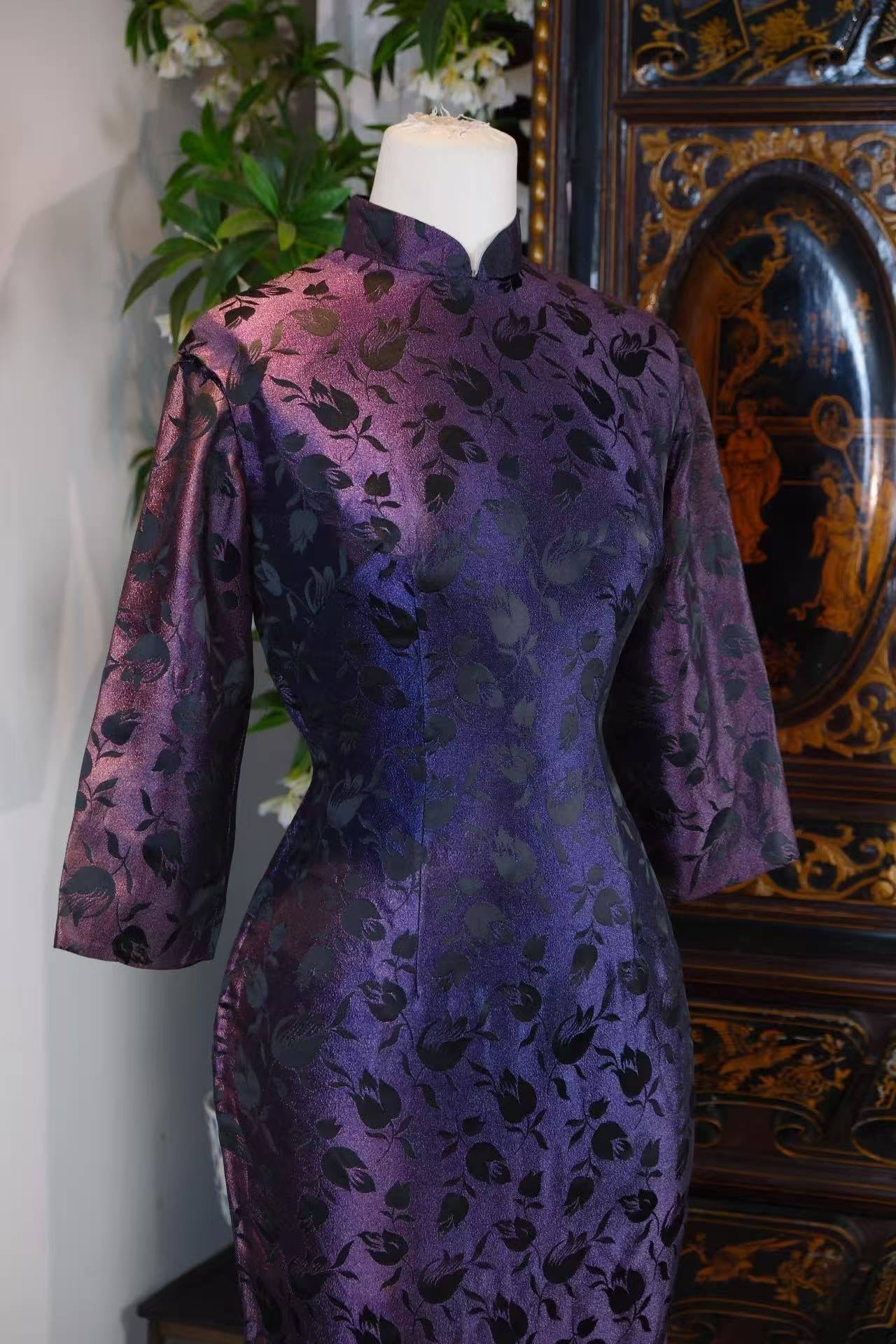 60年代 - 紫金幻色·六十年代香港提花织金渐变古董旗袍 | 1960s - Phantom Purple &amp; Gold: 1960s Hong Kong Gold-Jacquard Gradient Antique Qipao