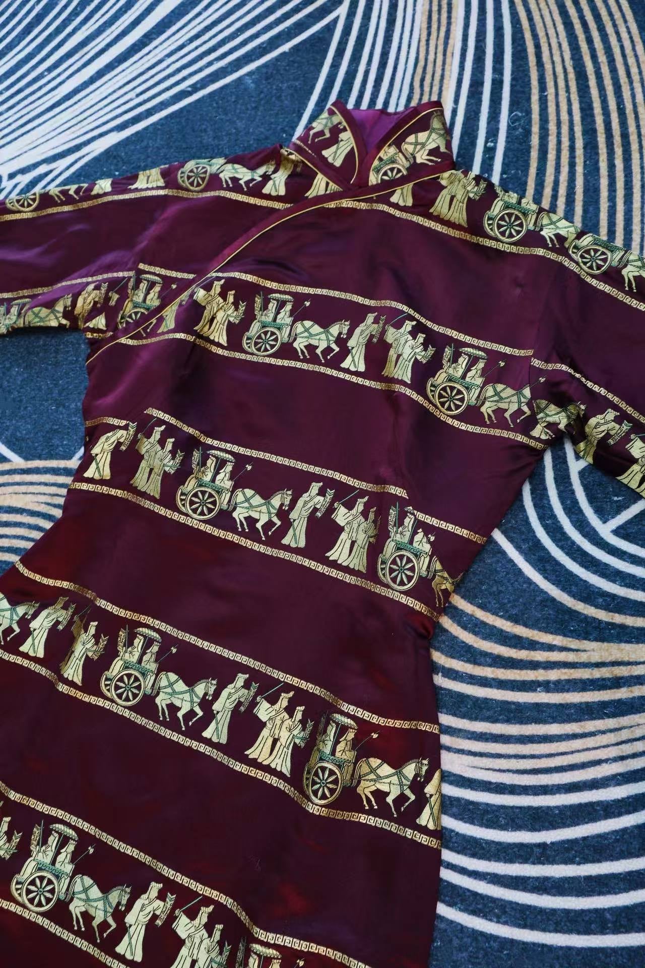 40年代 - 紫魅惊鸿·1940年代海派酒红织锦提花金线车马出行图古董旗袍 | 1940s - Purple Glamour & Startled Swan: A Late 1940s Shanghai-Style Wine Red Brocade Cheongsam with Gold-Woven Chariot Procession