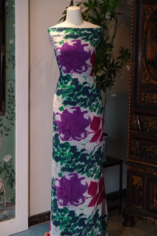 布料名 -【仲夏夜梦】热烈紫红大花卉叠翠藤蔓印花 高定艺术布匹 | Fabric Name -  【Midsummer Dream】Vibrant Magenta Floral & Verdant Vine Print Haute Couture Art Cloth