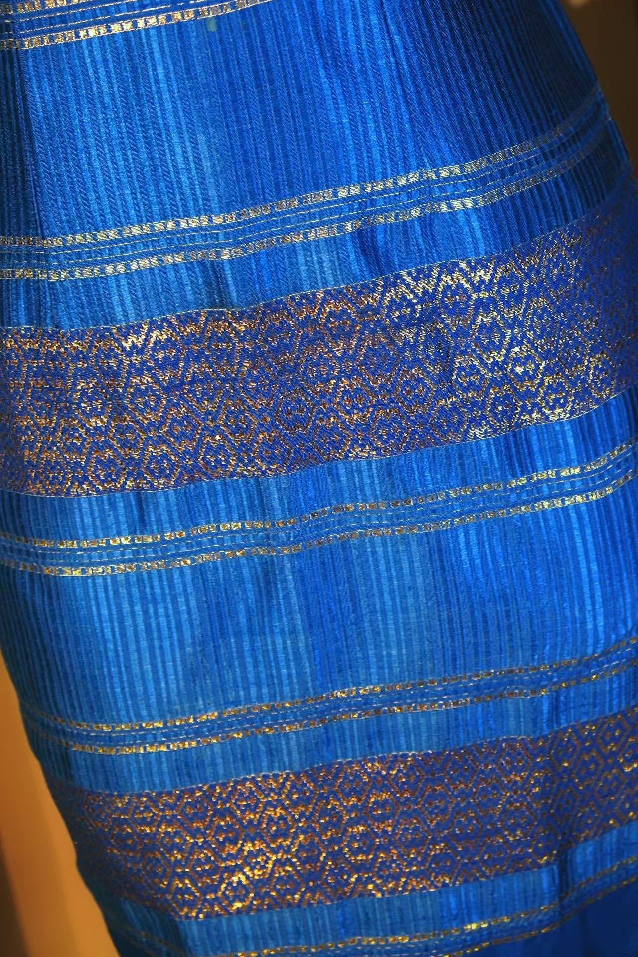 50年代 - 五十年代织金双宫真丝旗袍：香江霓裳的时光密码 | 1950s - 1950s Gold-Woven Double-Cousin Silk Qipao: The Temporal Code of Hong Kong Raiment