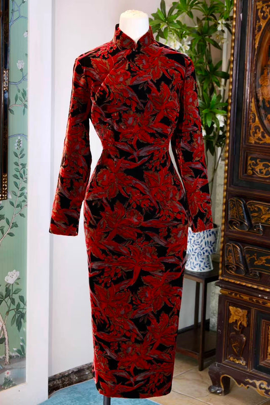 60年代 - 六十年代·台湾手绘闪片天鹅绒古董旗袍 | 1960s - 1960s Taiwanese Antique Velvet Qipao with Hand-Painted Sequins