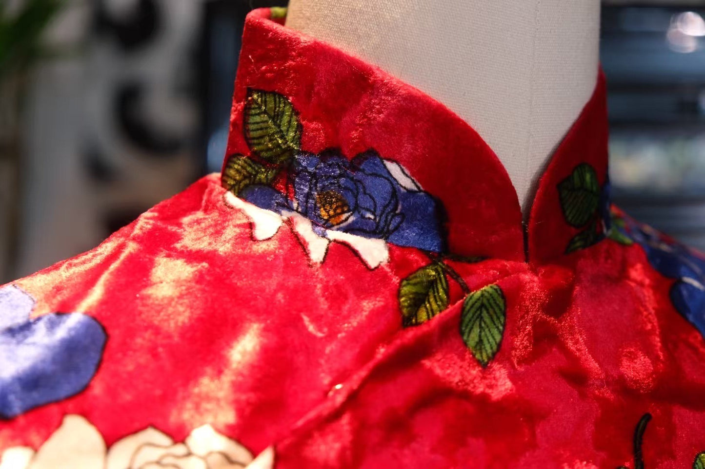 60年代 - 六十年代・烈焰絲絨・壓花玫瑰・曳地古董旗袍 / 1960s - The Sixties Scarlet - Embossed Velvet Rose - Floor-Length Antique Qipao