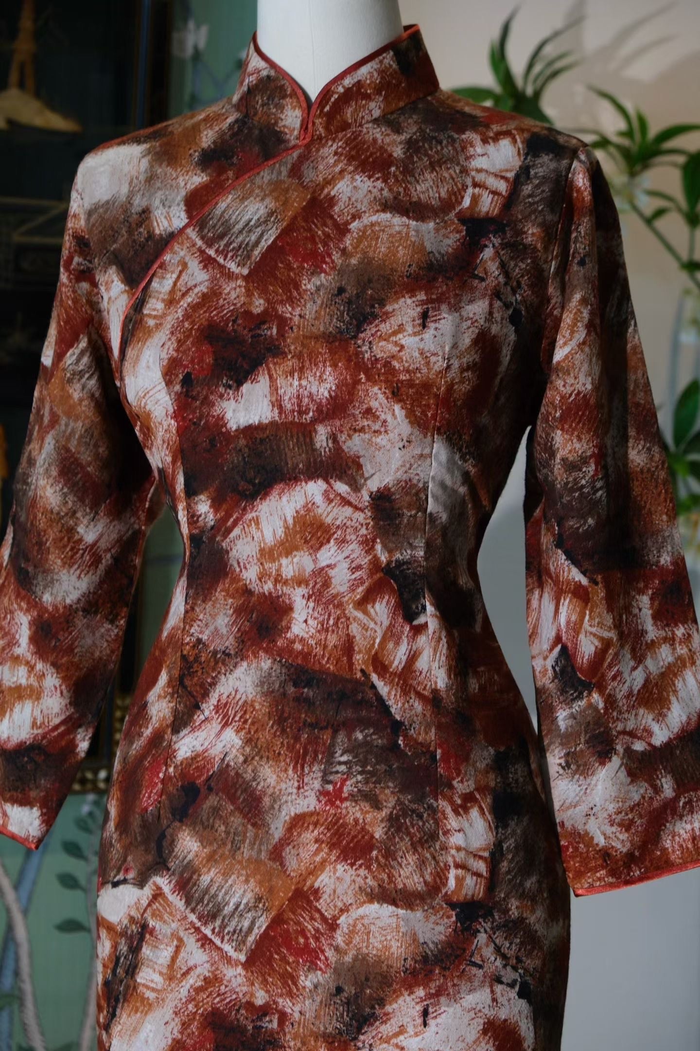 50年代 - 「抽象枫意」：上世纪五十年代古董羊毛抽象枫叶纹港式旗袍 / 1950s - "Abstract Autumn Intent": A 1950s Vintage Hong Kong Qipao in Abstract Maple Motif and Fine Wool