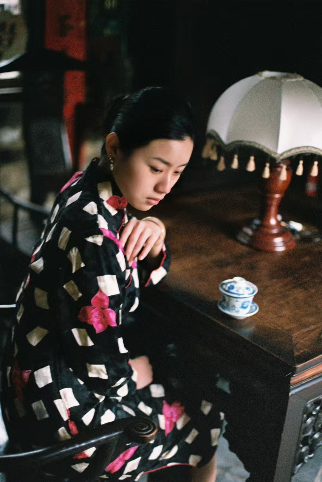 60年代 - 一品红梅映月华・古董港式旗袍・旧时芳华系列 / 1960s - Crimson Plum Blossom Under Moonlight: Vintage Hong Kong Qipao from the "Bygone Elegance" Collection