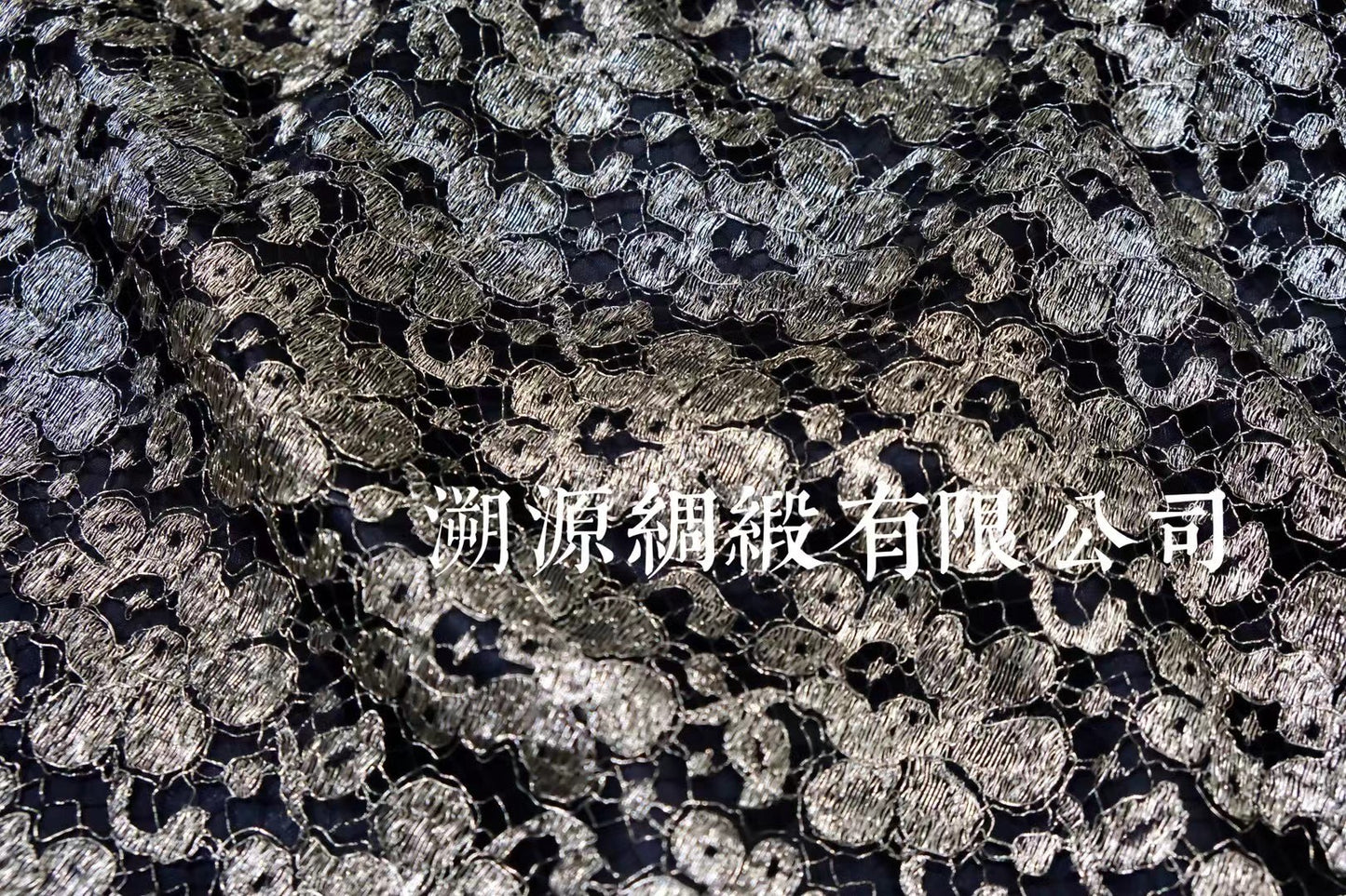 50年代 - 暗夜金银·复古金属蕾丝花影短袖旗袍 | 1950s - "Midnight Filigree" - Vintage Metallic Lace Floral Brocade Short-Sleeve Qipao