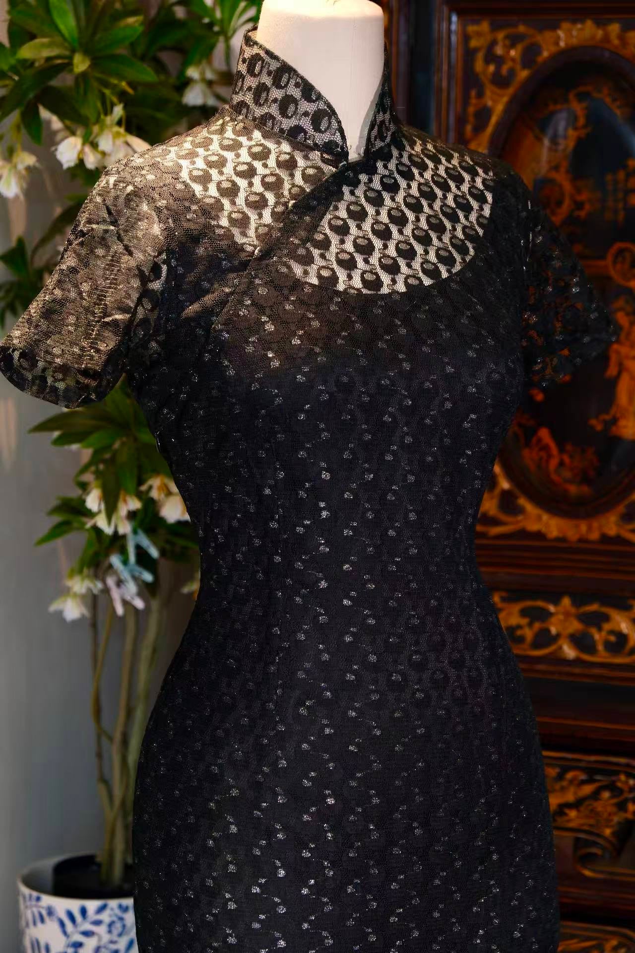 50年代 - 香江旧梦——上世纪五十年代香港Lamè植入金属蕾丝旗袍 | 1950s - A Glimpse of Old Hong Kong: The Eternal Poem of the 1950s Lamé and Metal Lace Cheongsam