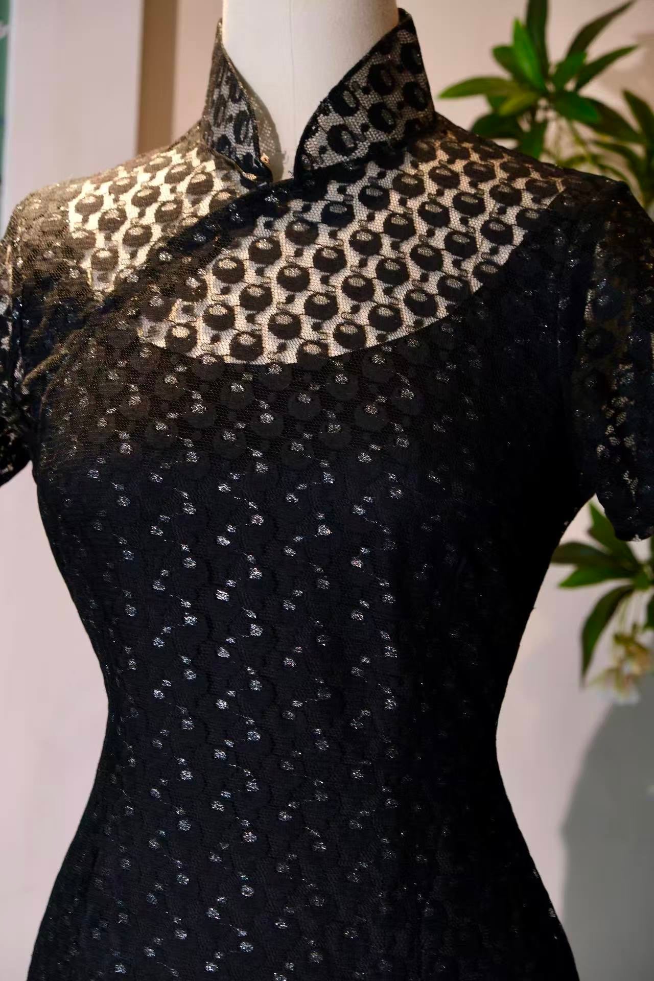 50年代 - 香江旧梦——上世纪五十年代香港Lamè植入金属蕾丝旗袍 | 1950s - A Glimpse of Old Hong Kong: The Eternal Poem of the 1950s Lamé and Metal Lace Cheongsam