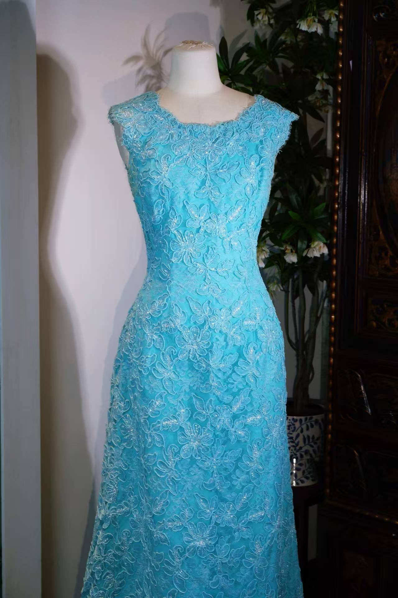 Vintage钉珠礼服 - 海上花列传：六十年代香港织金钉珠古董裙 | Vintage Beaded Dress - Flowers of the Haunted Sea: 1960s Hong Kong Vintage Gowns with Gold Brocade and Hand-Beading