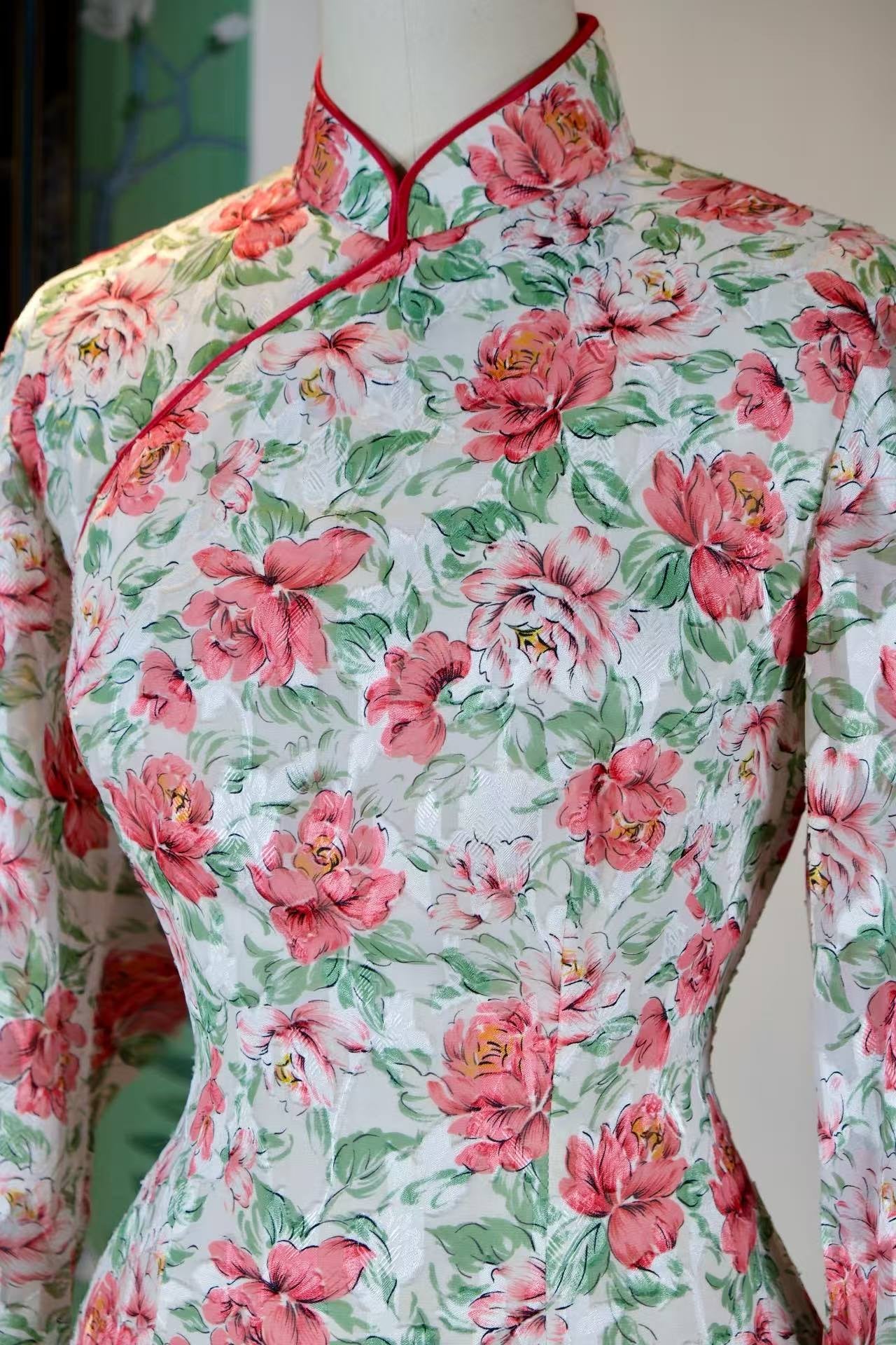 60年代 - 宝岛春光·六十年代雪纺提花暗纹“雨过天青”牡丹古董旗袍 | 1960s - Spring Light of the Treasure Island: A 1960s Chiffon Jacquard Cheongsam with Hidden Pattern and "Sky-After-Rain" Peony