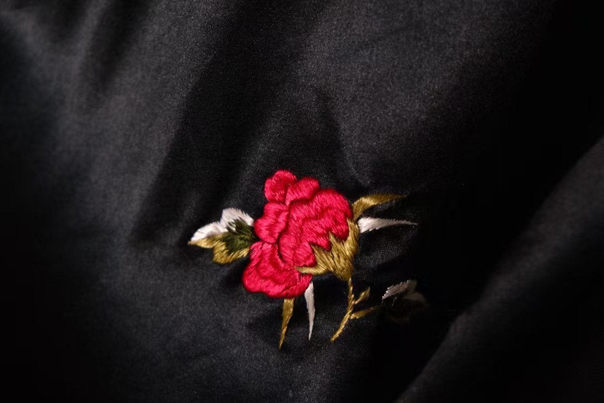 50年代 - 夜色沉沉牡丹娇：暗香疏影绣金华丝绸旗袍 | 1950s - "Moonlit Peony's Grace": The Deep Night Fragrance Embroidered Silk Cheongsam