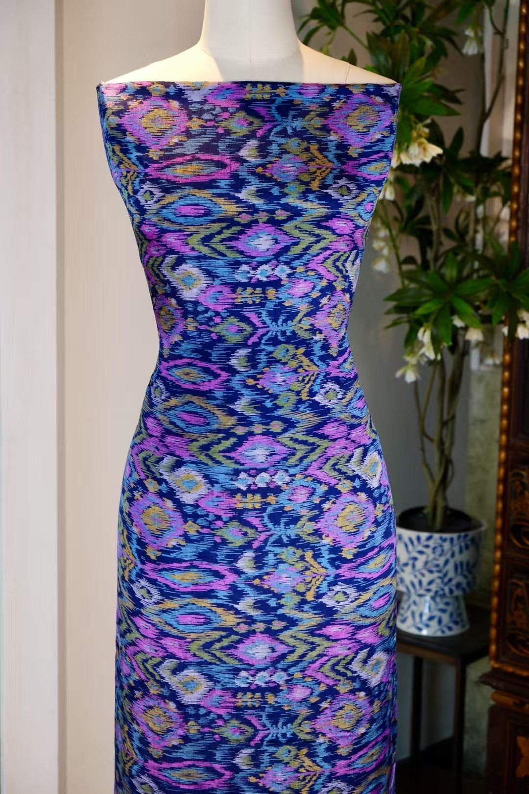 布料名 -《幻彩霓虹·云端图腾》—— 纯丝数码艺术伊卡特（Ikat）纹样创意面料 | Fabric Name - “Neon Mirage: Celestial Totems” — Creative Pure Silk Fabric featuring Digital Art Ikat Patterns