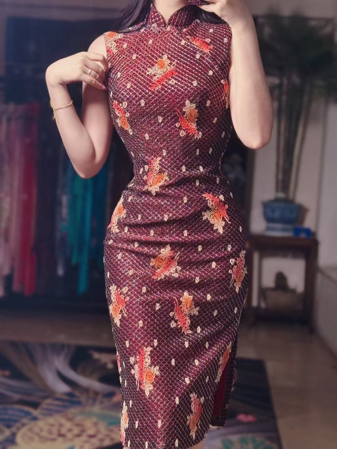 60年代 - 六零年代・影星雙姝：勃艮第織金植絨玫瑰＆祖母綠撞色閃爍織金古董港式旗袍珍藏 / 1960s - The Sixties Starlets Duo: Burgundy Gold-Woven Flocked Rose & Emerald Color-Block Shimmer Antique Hong Kong Qipao Collection