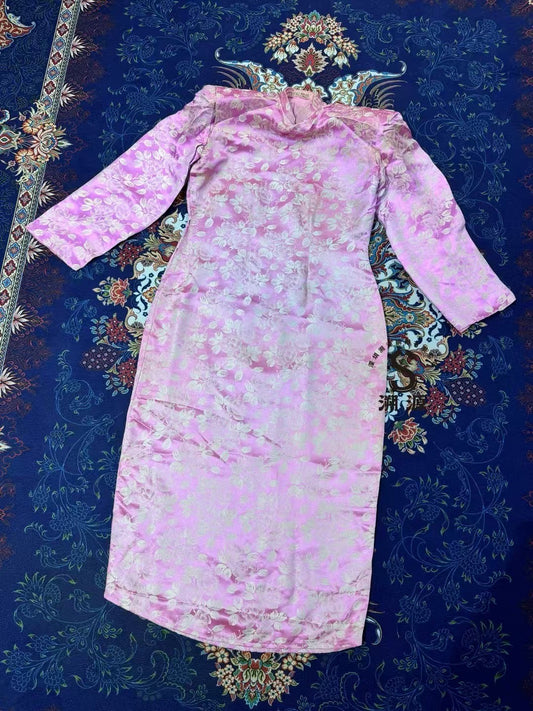 40年代 - 时代之魅：1940年代风格 粉色丝缎提花中长袖老旗袍 | 1940s - A Vintage 1940s Style Pink Jacquard Silk-Satin Three-Quarter Sleeve Qipao/Cheongsam