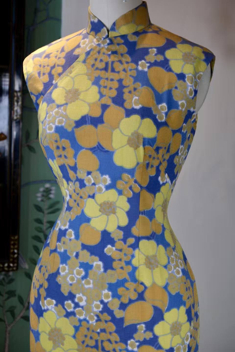 60年代 - 六零风华：香江蓝黄印花古董旗袍 | 1960s - 1960s Hong Kong Elegance: Blue and Yellow Printed Antique Qipao