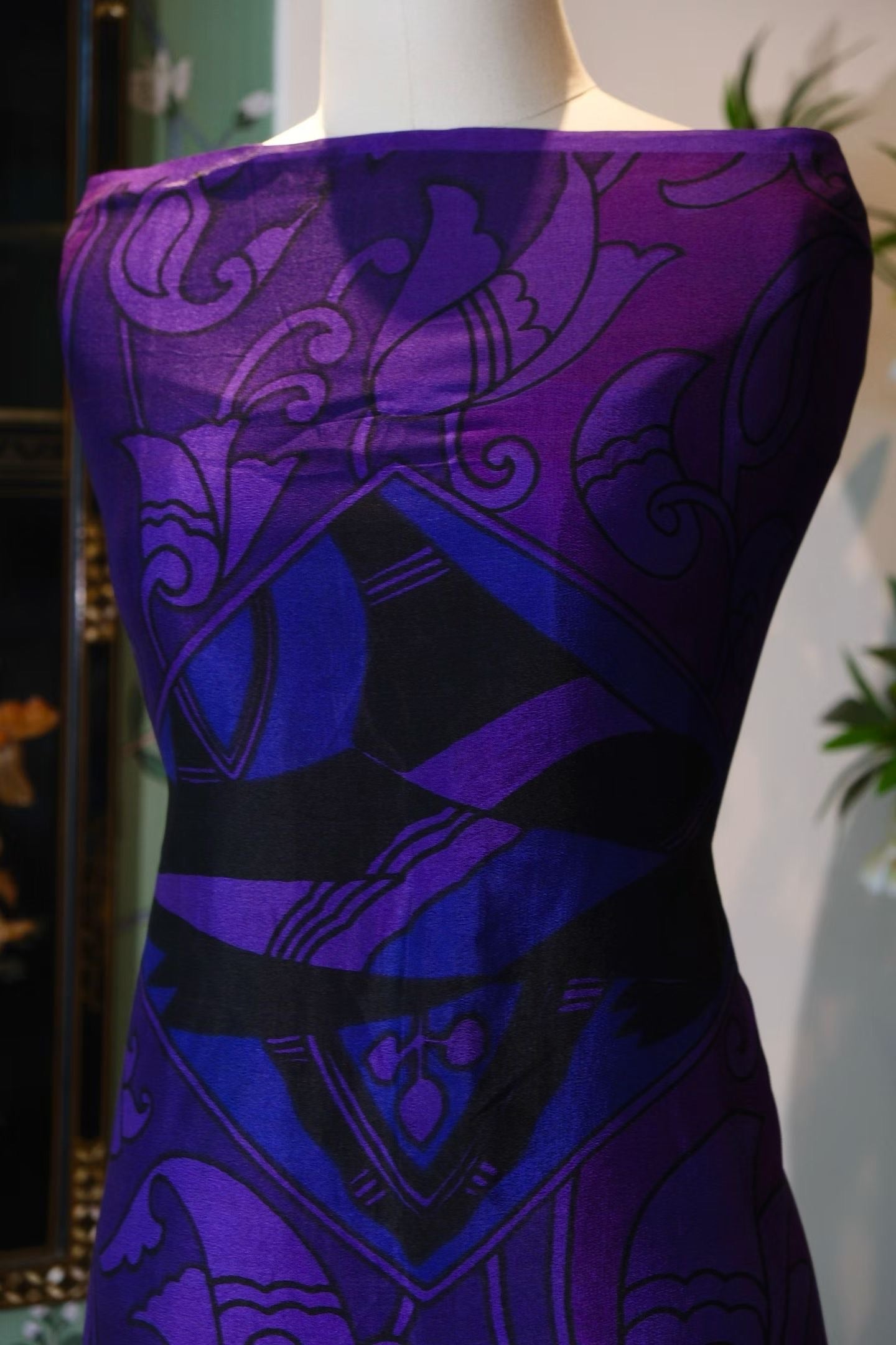 布料名 - 拜占庭夜曲缎 / Fabric Name - Byzantine Night Satin