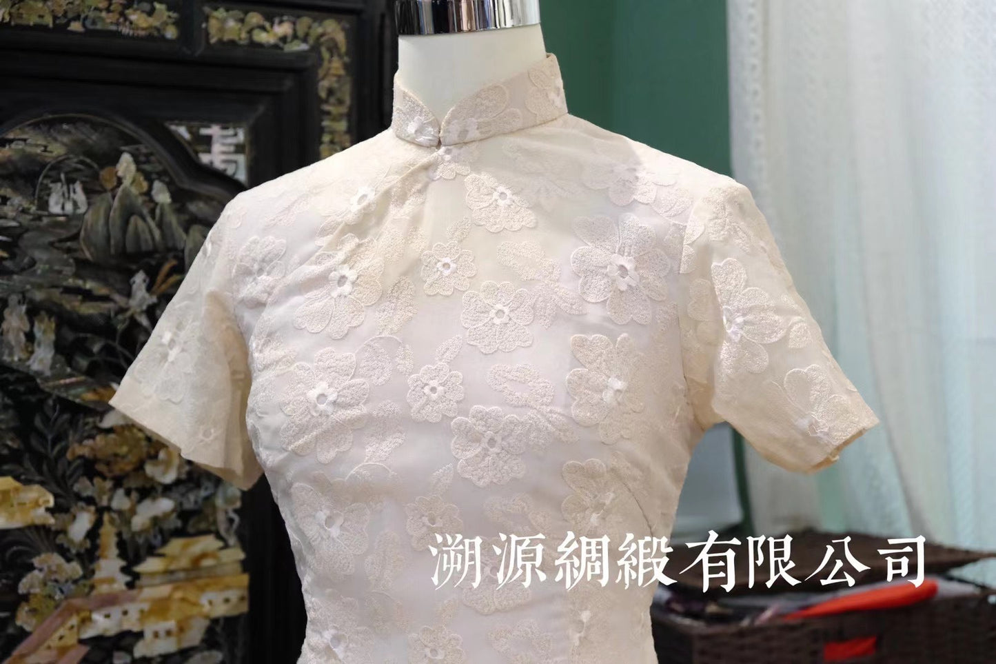 50年代 - 奶油香槟色立体花卉蕾丝短款修身旗袍 | 1950s - Cream Champagne 3D Floral Lace Slim Short Qipao / Cheongsam