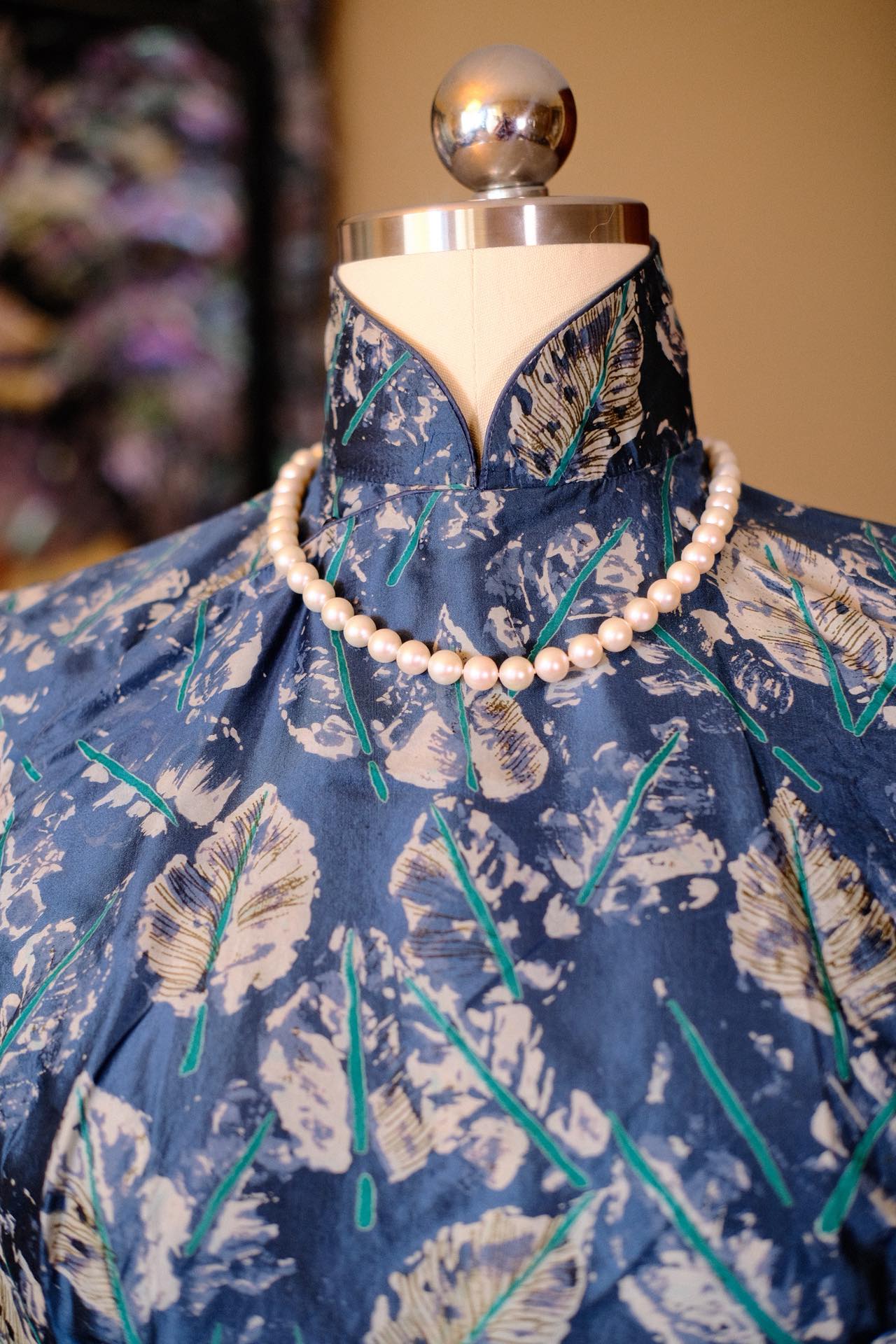 50年代 - 蓝叶轻语：双宫真丝上的五十年代自然诗_HY | 1950s - Blue Leaf Whispers: 1950s Natural Poetry Rendered on Shantung Silk_HY