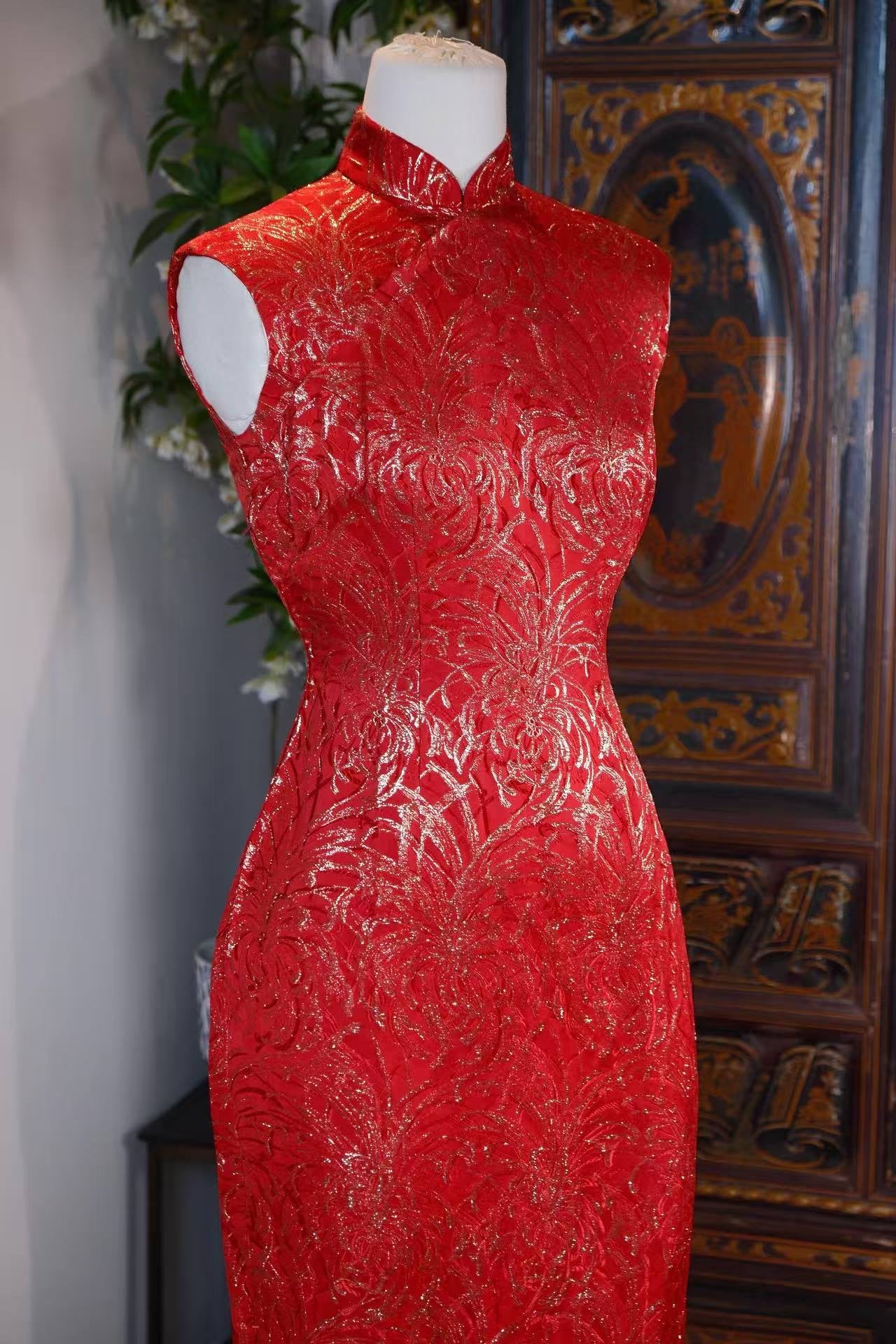 60年代 - 六十年代香港产烟火纹织银锦缎古董旗袍 | 1960s - 1960s Hong Kong Antique Qipao: "Celestial Fireworks" Woven in Silver