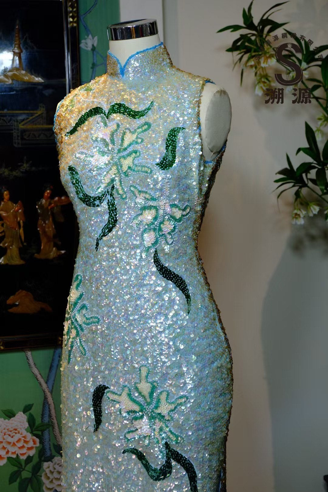 70年代 - 深海人鱼泪：虹光幻彩珠片重工刺绣晚装旗袍 | 1970s - "Mermaid's Tears": Iridescent Sequin and Heavy Beadwork Evening Cheongsam