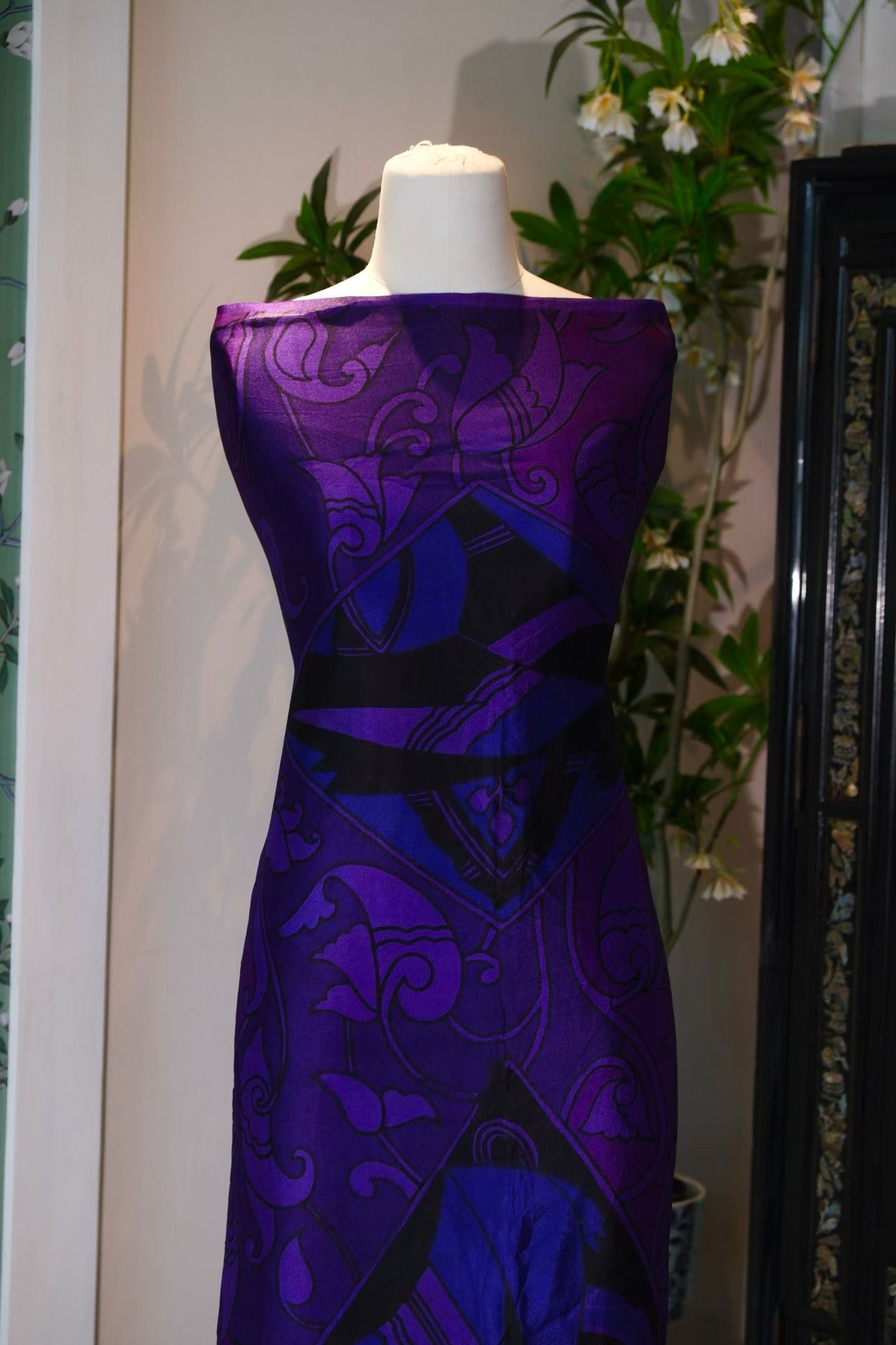 布料名 - 拜占庭夜曲缎 / Fabric Name - Byzantine Night Satin