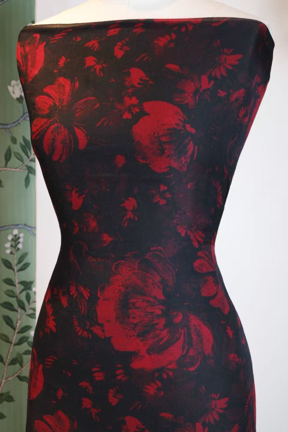 布料名 - 锦时红影 · 墨底朱华 —— 100%桑蚕丝手感印花面料 | Fabric Name - Crimson Echoes in Inky Shadows: Royal Vermillion Floral Print on Premium 100% Mulberry Silk
