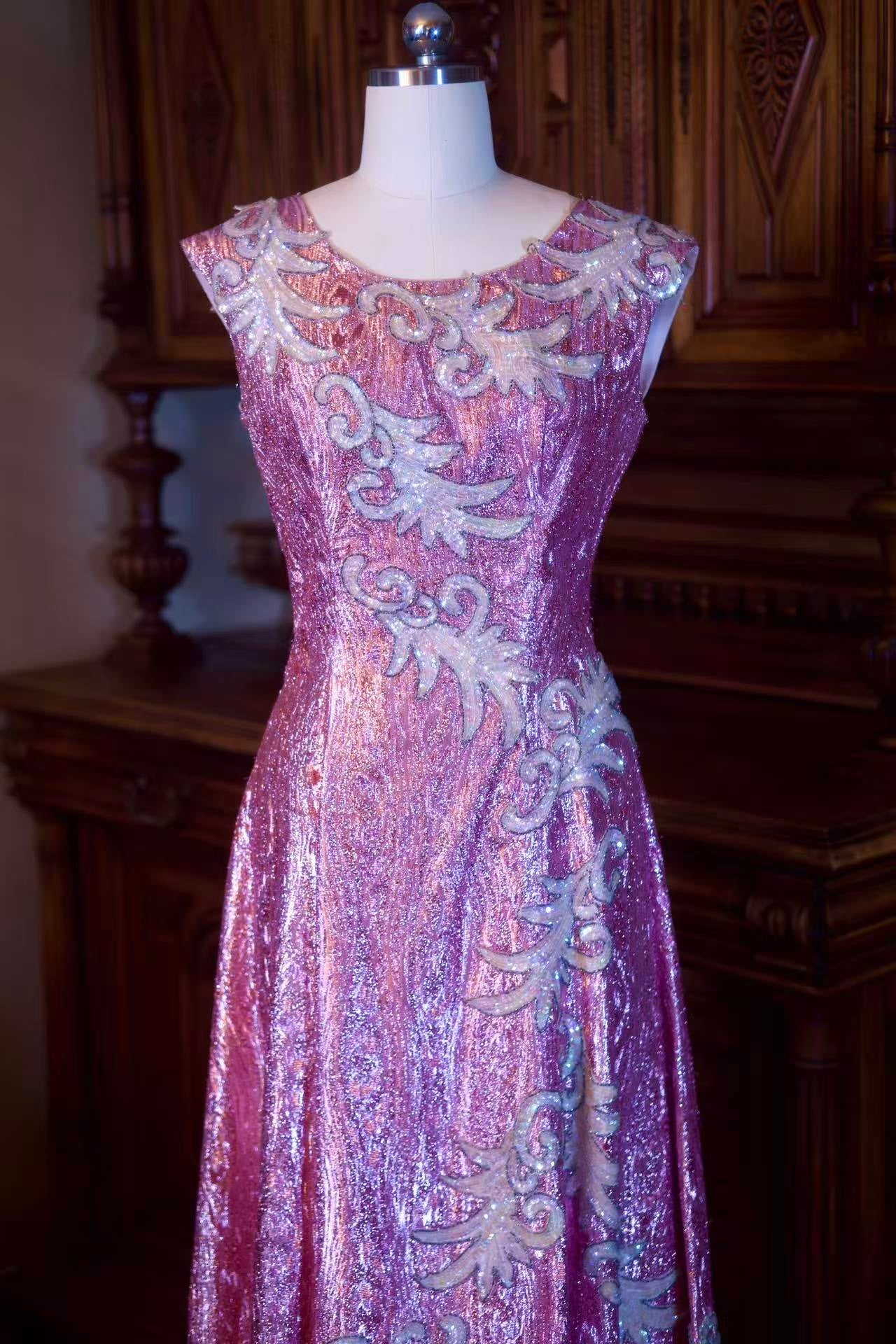Vintage钉珠礼服 - 海上花列传：六十年代香港织金钉珠古董裙 | Vintage Beaded Dress - Flowers of the Haunted Sea: 1960s Hong Kong Vintage Gowns with Gold Brocade and Hand-Beading