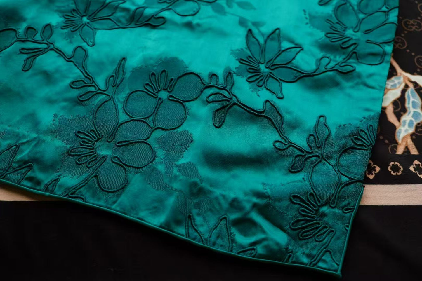 50年代 - ‘碧海潮生’·孔雀绿暗纹刺绣/雕花真丝古董旗袍 / 1950s - ‘Emerald Tide’· Peacock Green/Teal Embossed Silk Antique Qipao/Cheongsam