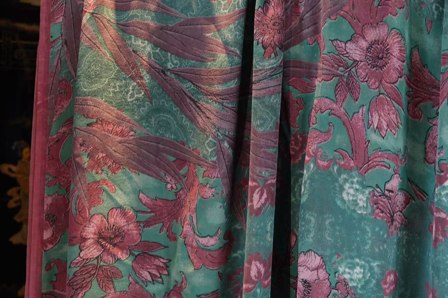 布料名 -《翡冷翠之梦：复古巴洛克藤蔓与暗紫繁花印花真丝绸》| Fabric Name - Dream of Florence: Vintage Baroque Vine and Dark Mauve Floral Printed Silk