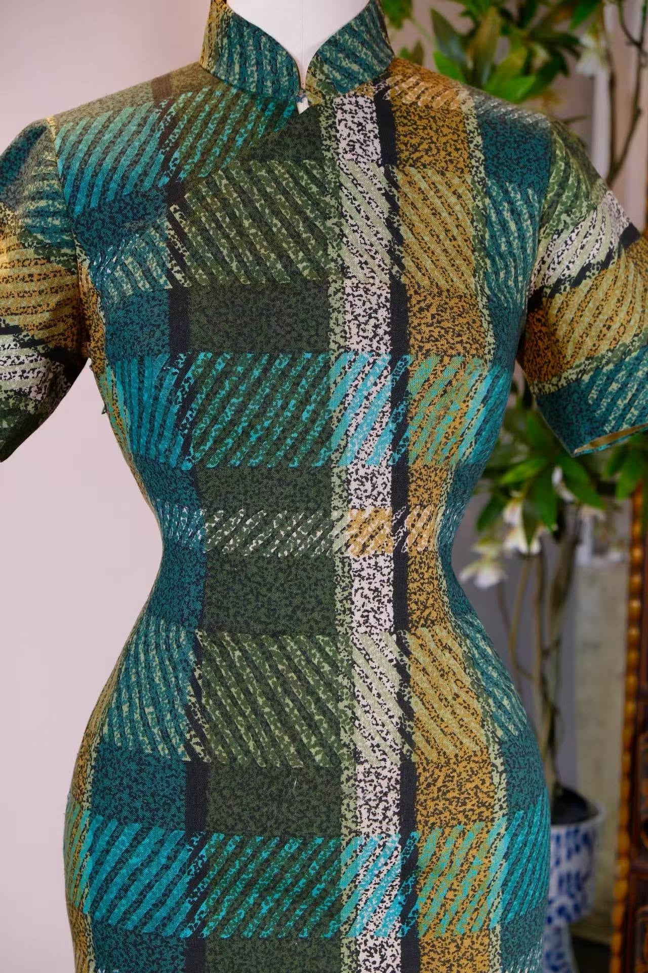 60年代 - 香江霓虹·六十年代香港针织纯棉抽象格纹古董旗袍 | 1960s - Hong Kong Neon: A 1960s Hong Kong Vintage Cheongsam in Knitted Cotton with Abstract Plaid Pattern