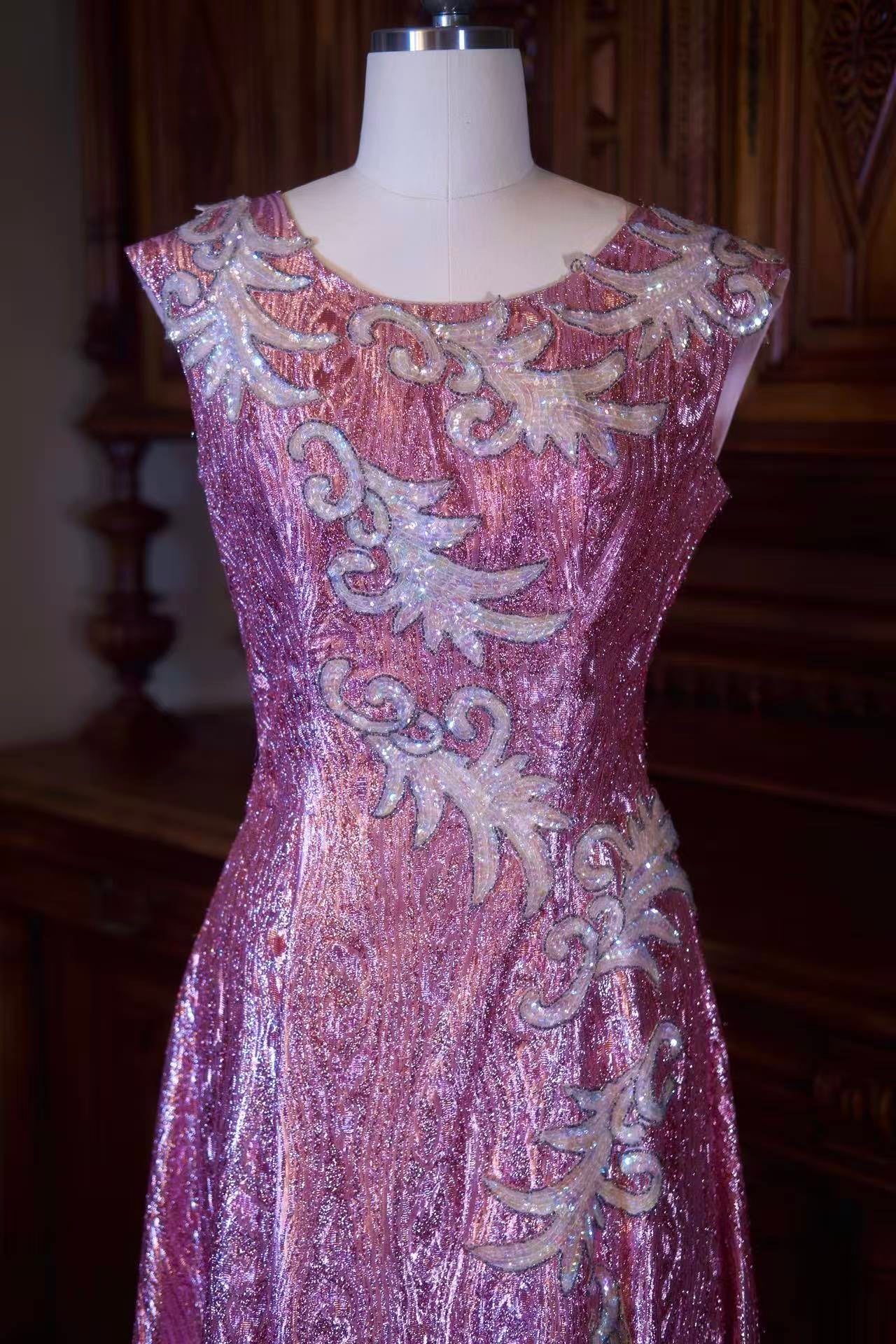 Vintage钉珠礼服 - 海上花列传：六十年代香港织金钉珠古董裙 | Vintage Beaded Dress - Flowers of the Haunted Sea: 1960s Hong Kong Vintage Gowns with Gold Brocade and Hand-Beading