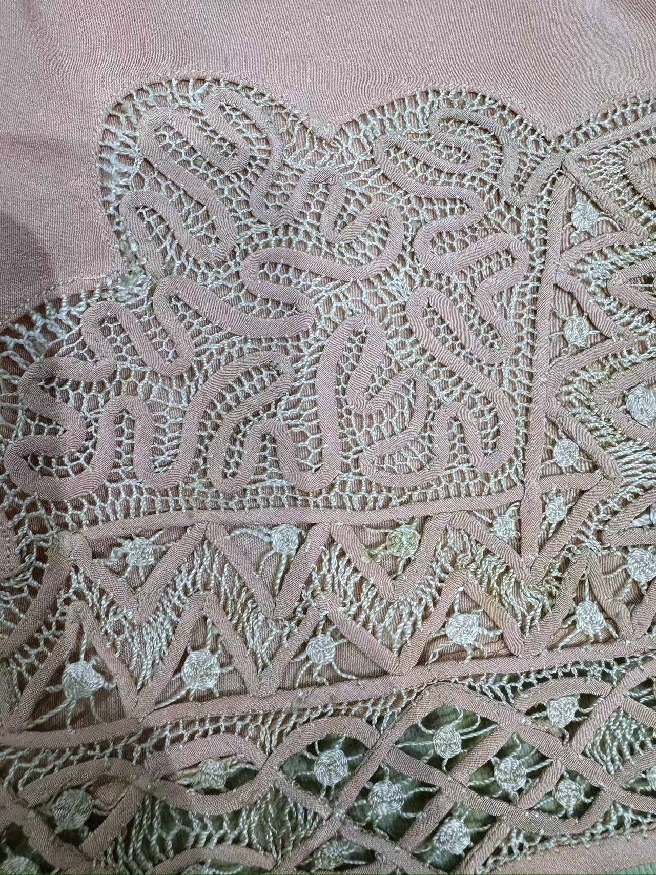 Vintage吊带式衬裙 - 二十世纪三十年代海派摩登肉粉色绸手工镂绣蕾丝衬裙 | Vintage Silk Slip - A 1930s Haipai Modern Flesh-Pink Silk Slip with Hand-Cutwork Lace