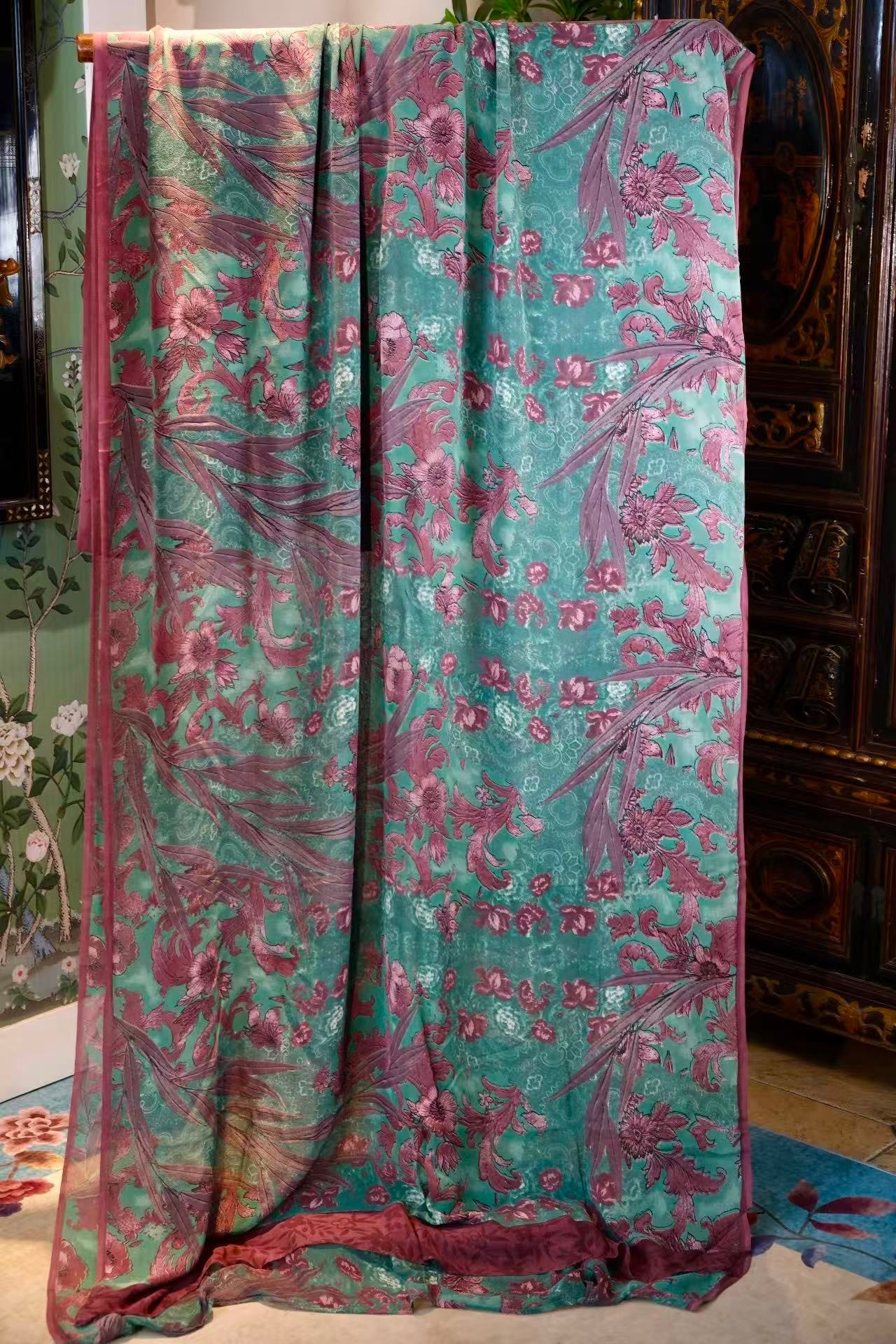 布料名 -《翡冷翠之梦：复古巴洛克藤蔓与暗紫繁花印花真丝绸》| Fabric Name - Dream of Florence: Vintage Baroque Vine and Dark Mauve Floral Printed Silk